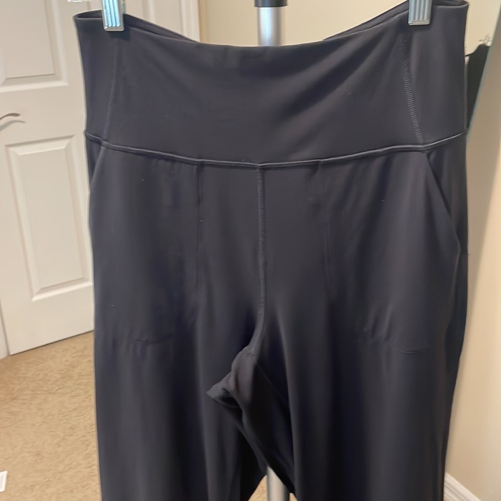 Lululemon straight leg crop wide waistband size 8 EUC - Picture 9 of 16